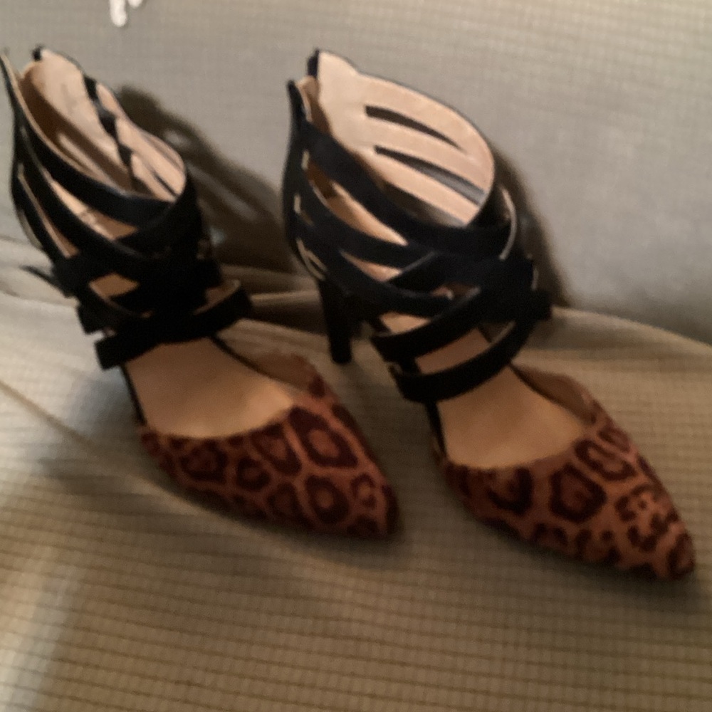 Chic Leopard Print Strappy Heels